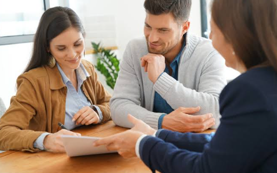estate lawyers having a conversation to the couple